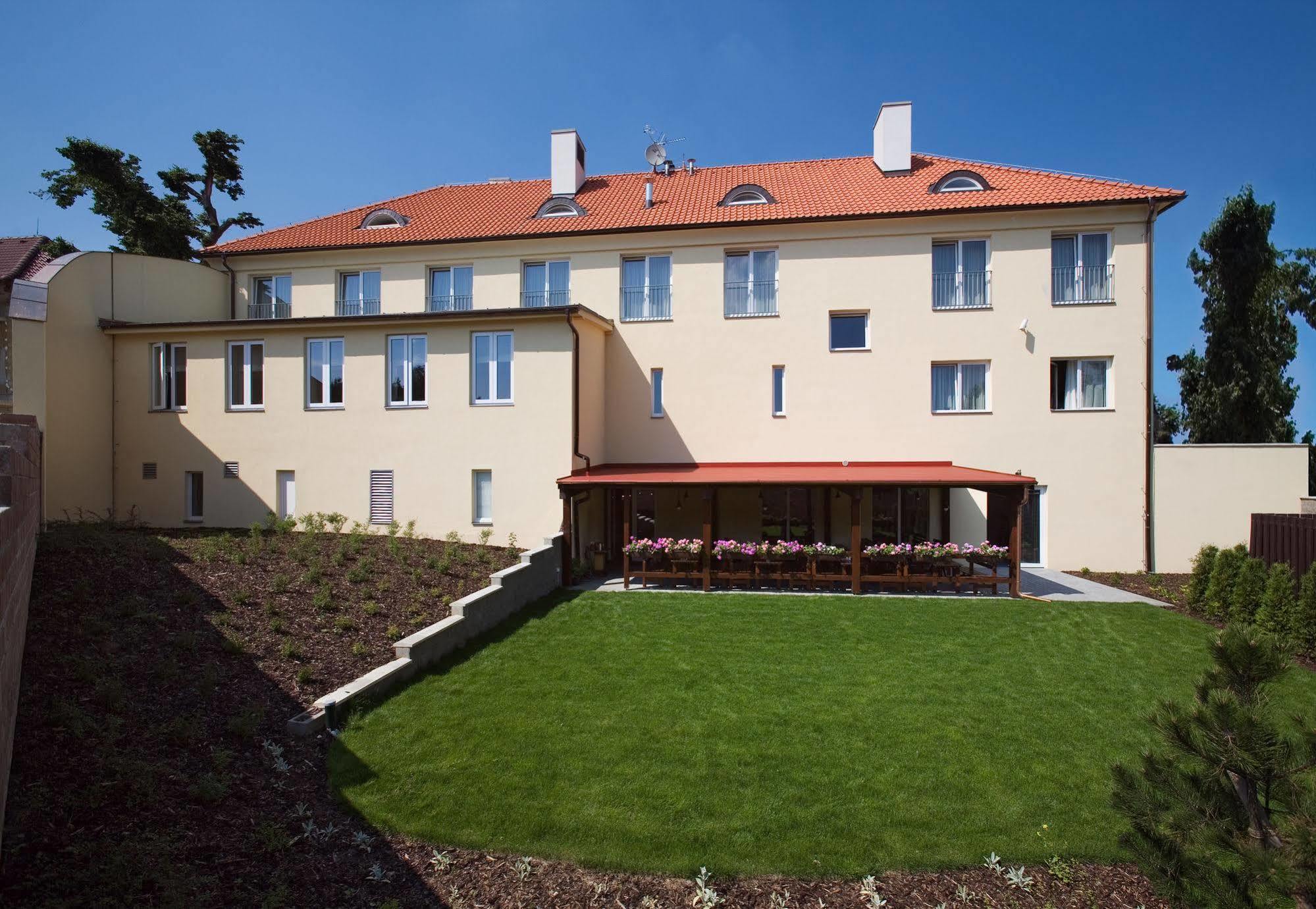 Dolce Villa Prága Kültér fotó